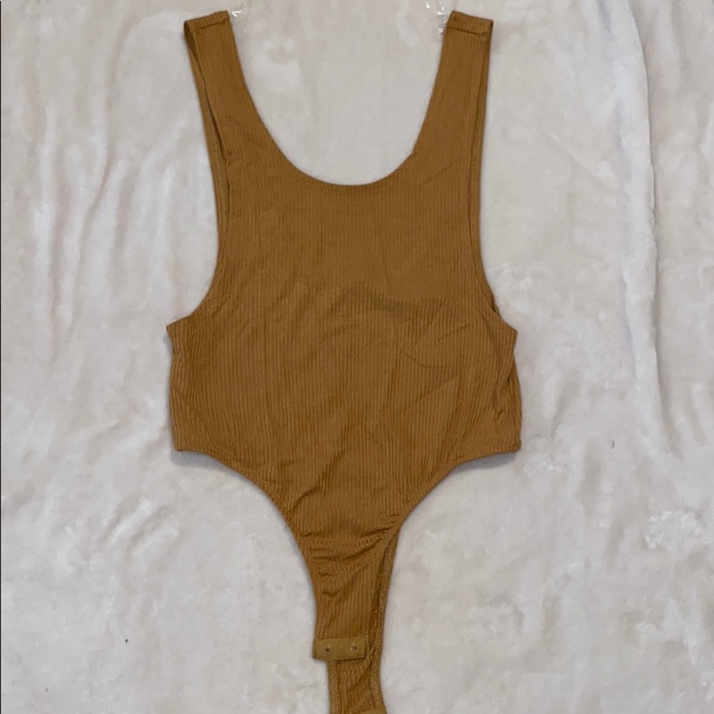 Mustard top